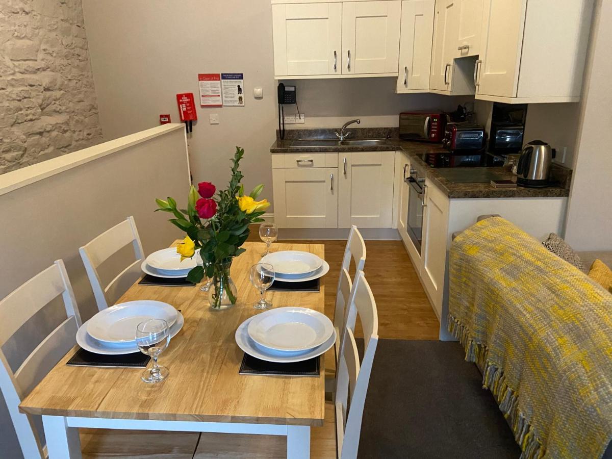 Brampton Holiday Homes - The Mews Apartment Bagian luar foto
