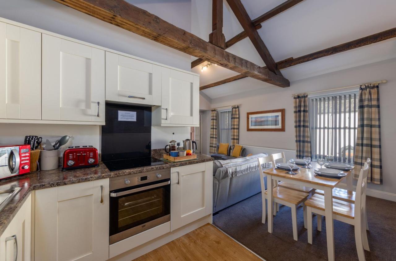 Brampton Holiday Homes - The Mews Apartment Bagian luar foto